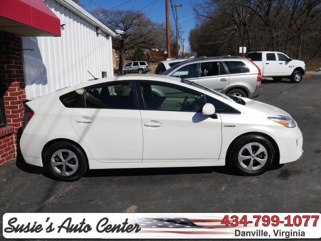 2014 Toyota Prius Image 3
