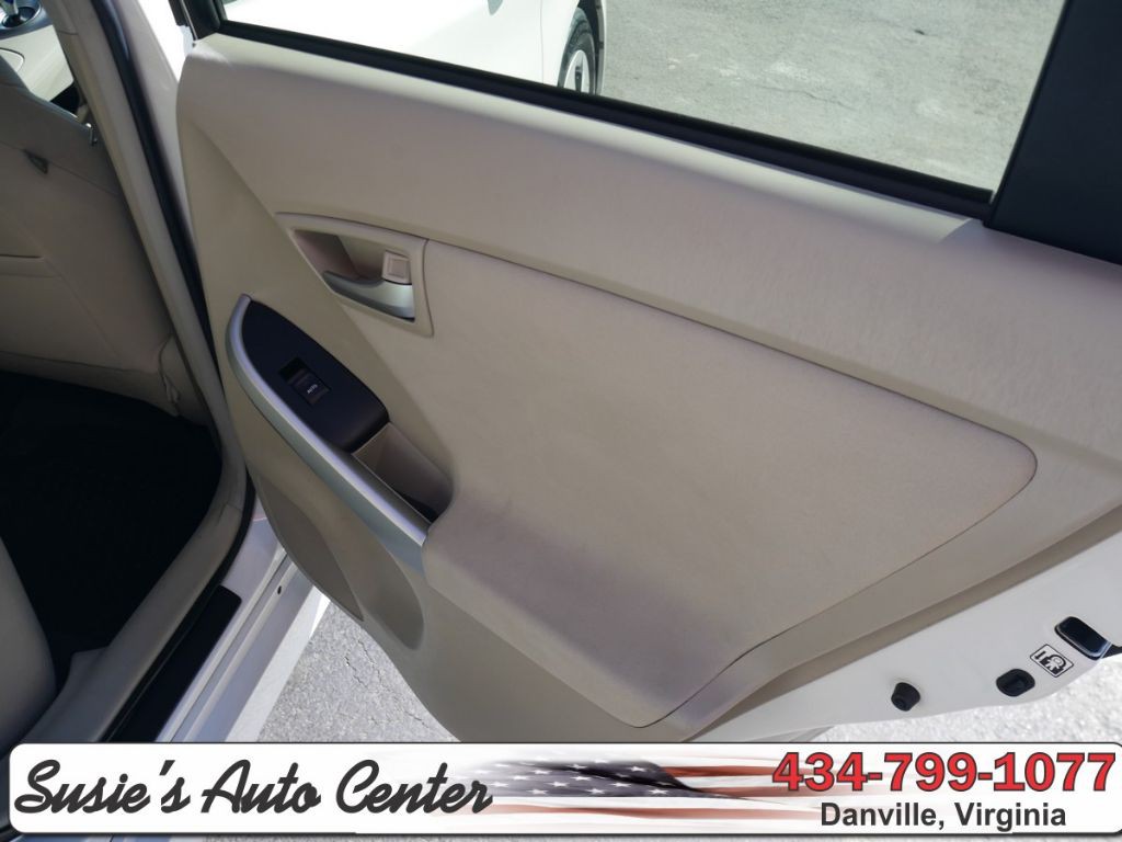 2014 Toyota Prius Image 9