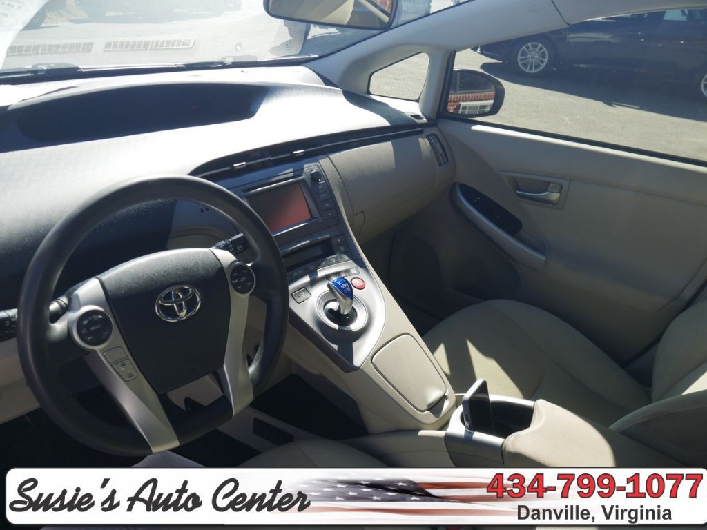 2014 Toyota Prius Image 12