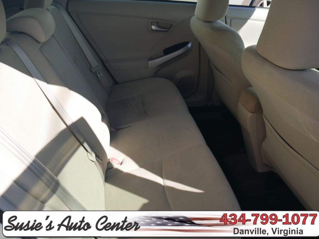 2014 Toyota Prius Image 13