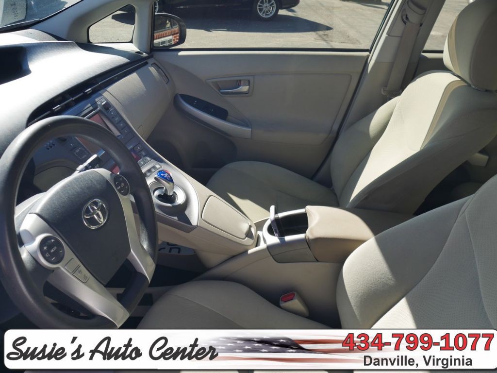 2014 Toyota Prius Image 14