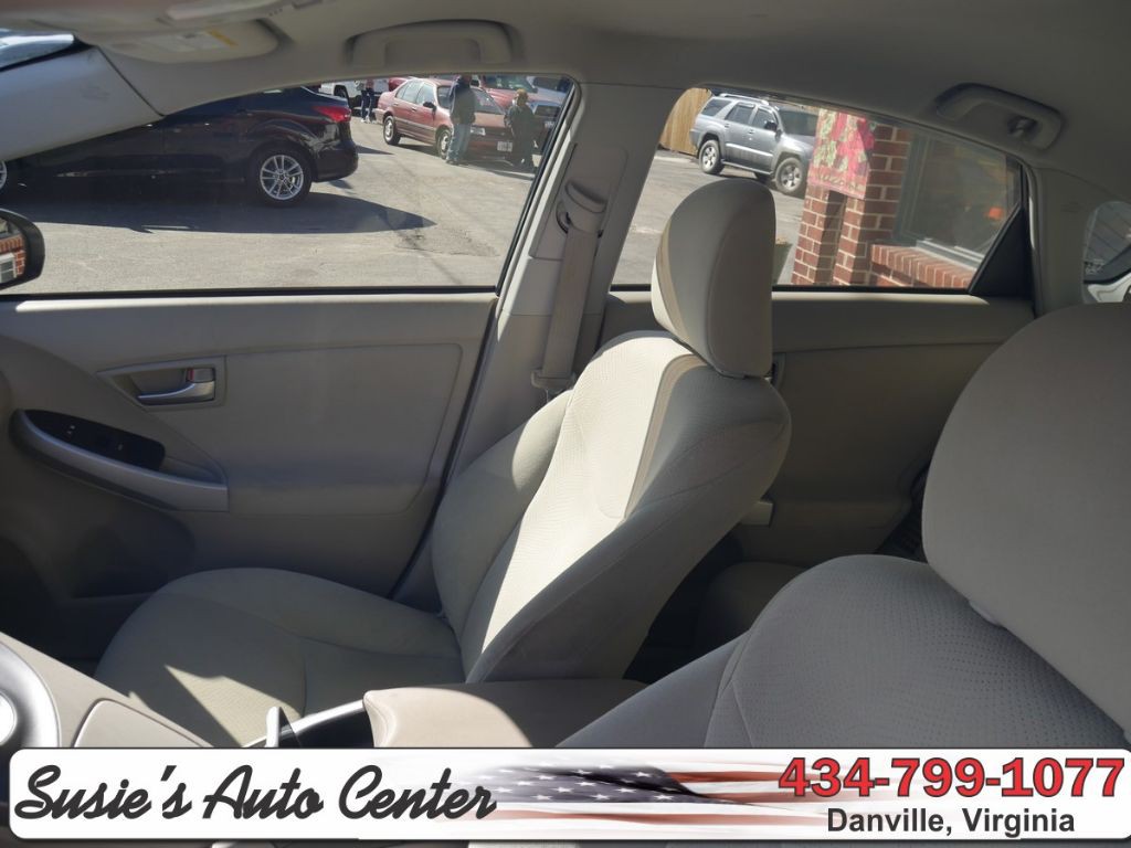 2014 Toyota Prius Image 18