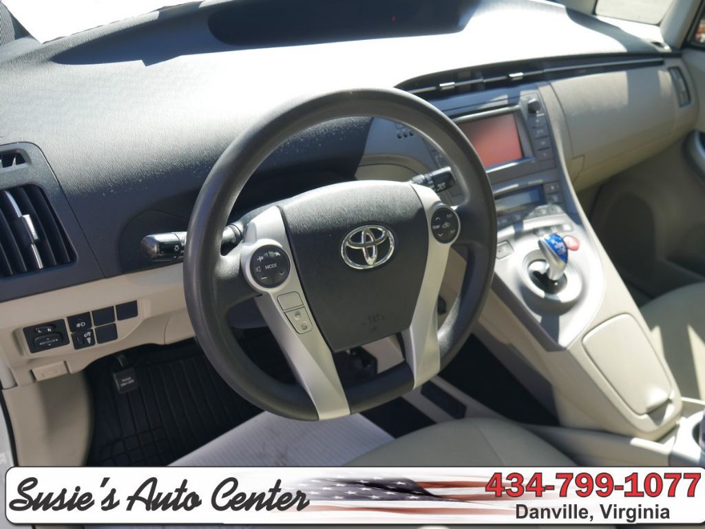 2014 Toyota Prius Image 19