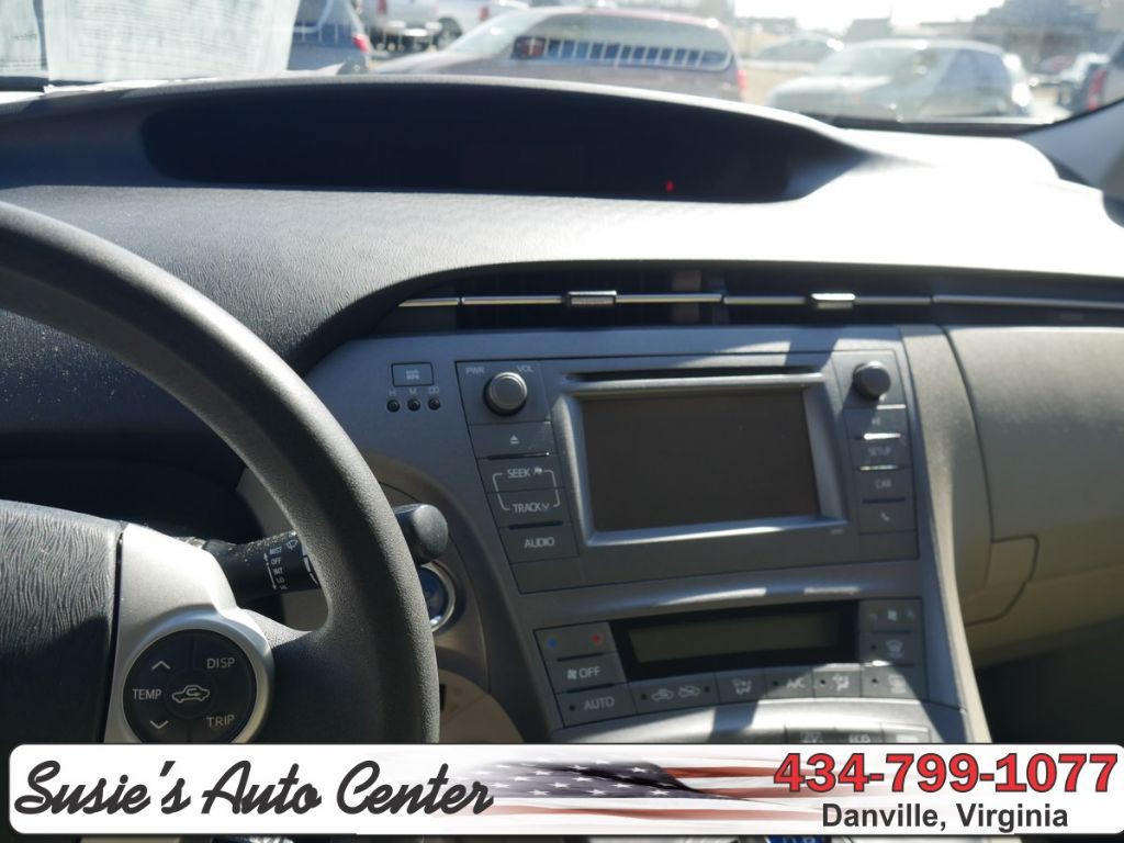 2014 Toyota Prius Image 21