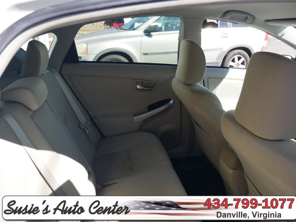 2014 Toyota Prius Image 23