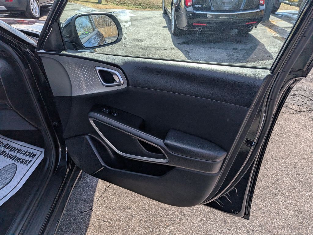 2020 Kia Soul Image 8