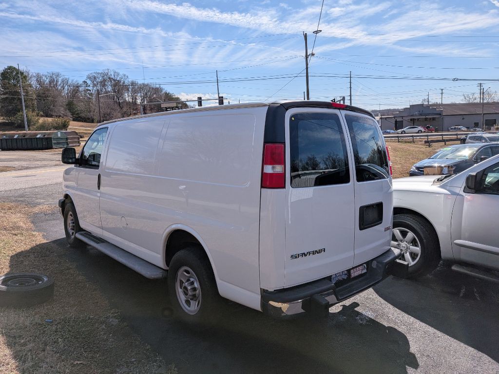 2017 GMC Savana Image 2