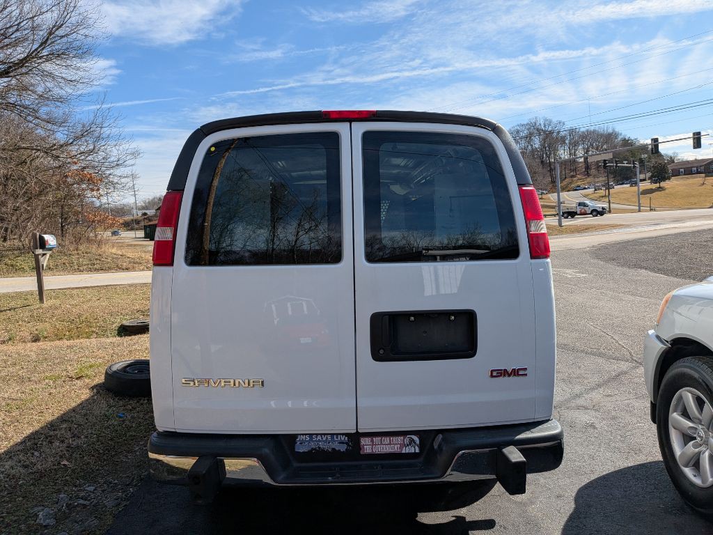 2017 GMC Savana Image 4