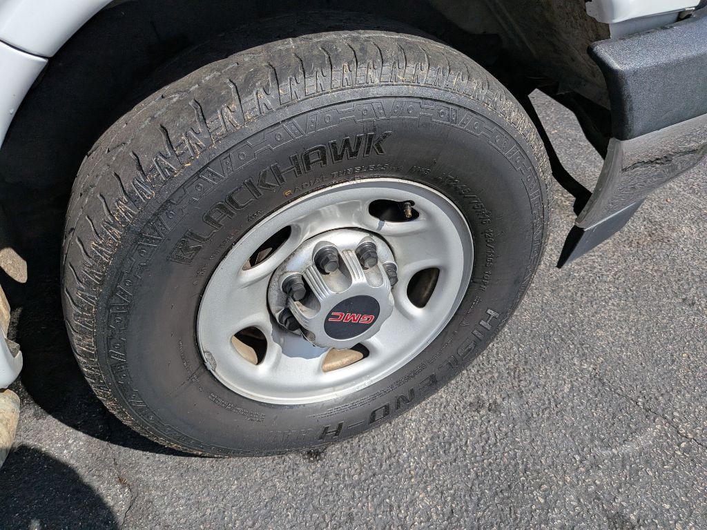 2017 GMC Savana Image 7