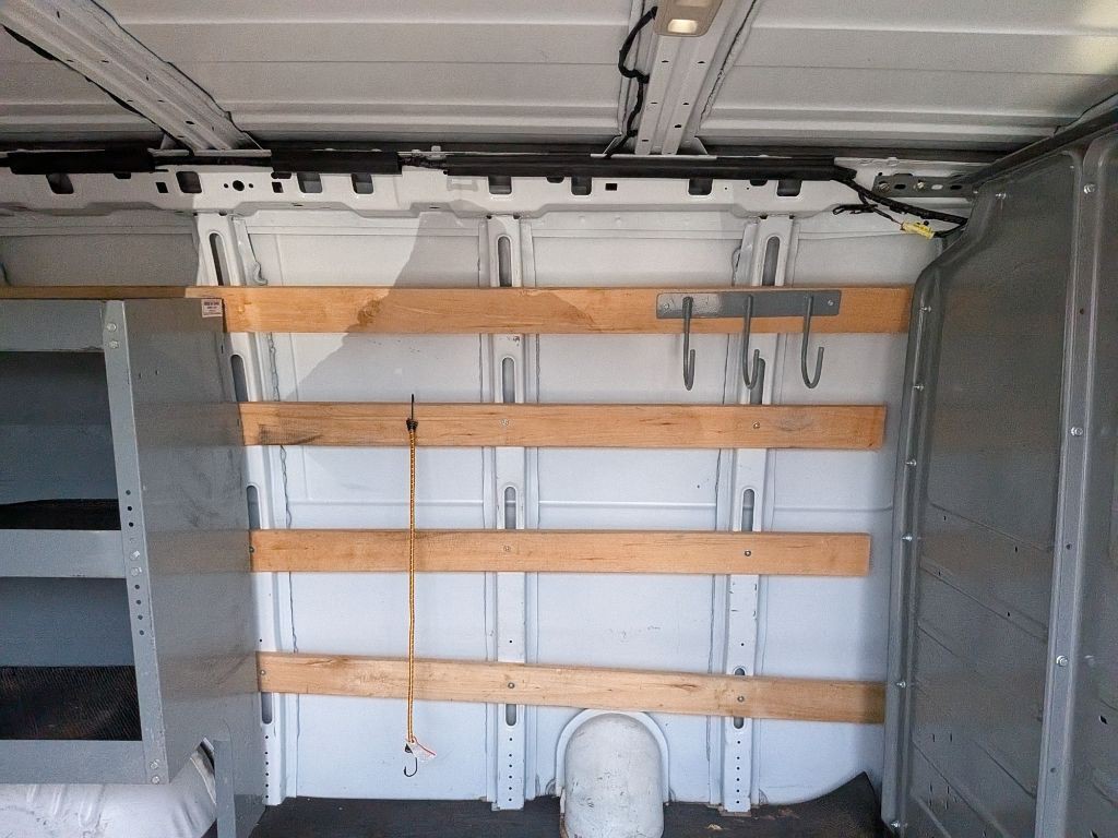 2017 GMC Savana Image 10