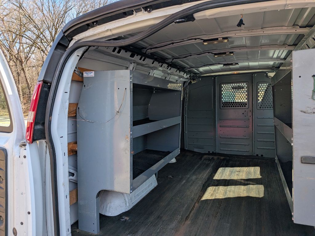 2017 GMC Savana Image 11