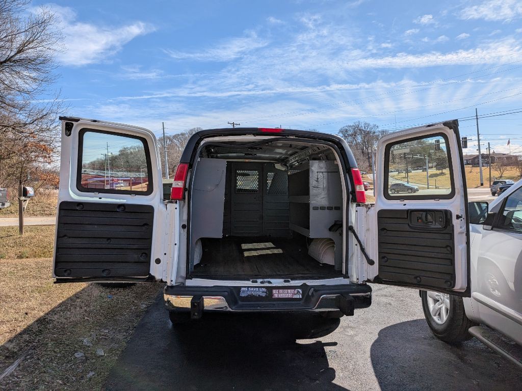 2017 GMC Savana Image 12