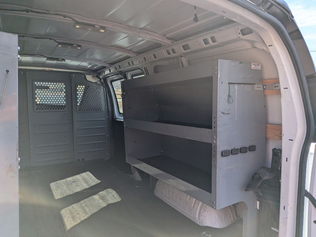 2017 GMC Savana Image 14