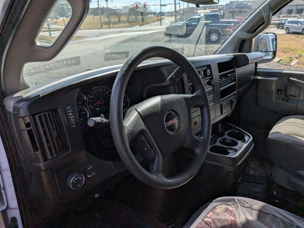 2017 GMC Savana Image 16