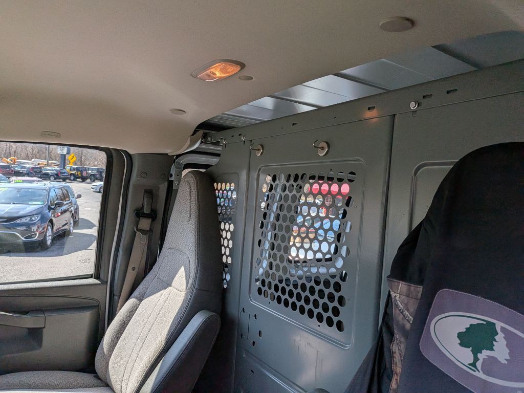 2017 GMC Savana Image 20