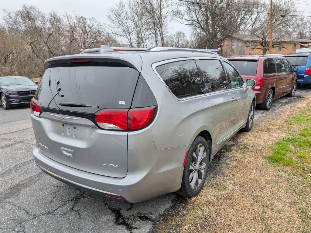 2017 Chrysler Pacifica Image 3