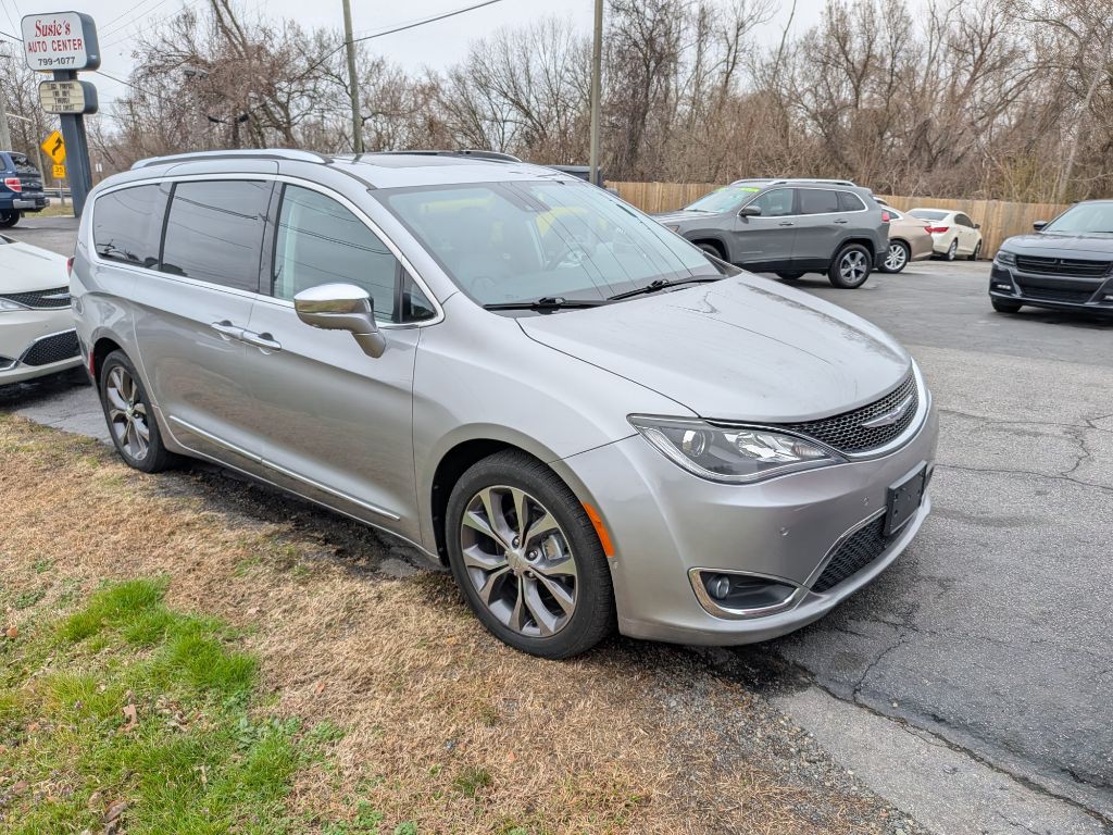 2017 Chrysler Pacifica Image 4