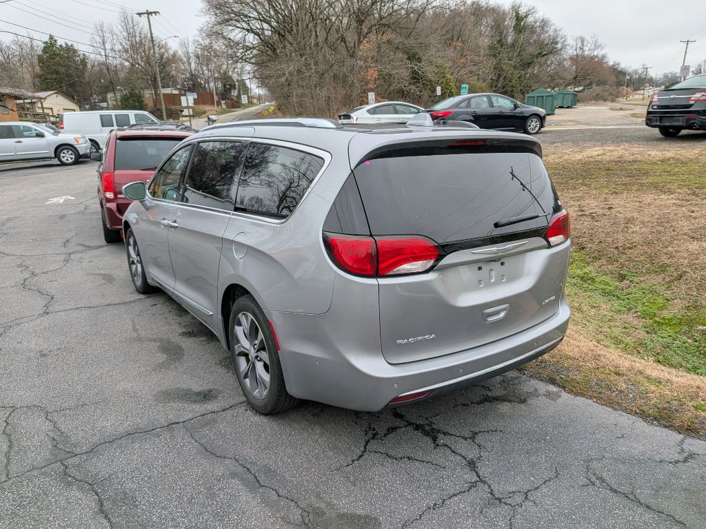 2017 Chrysler Pacifica Image 5