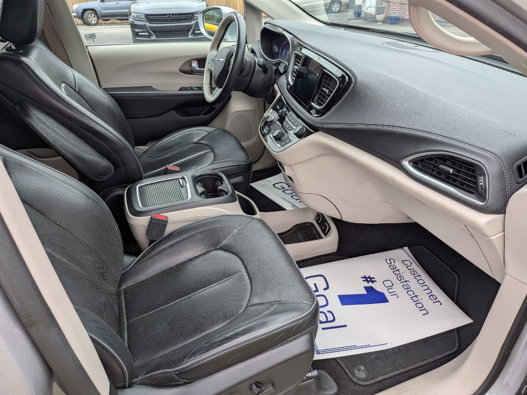 2017 Chrysler Pacifica Image 7