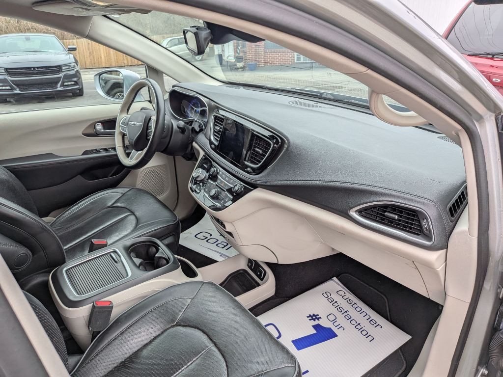2017 Chrysler Pacifica Image 8