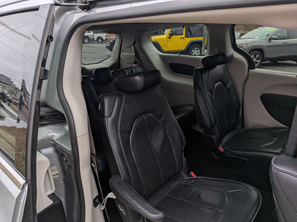 2017 Chrysler Pacifica Image 10