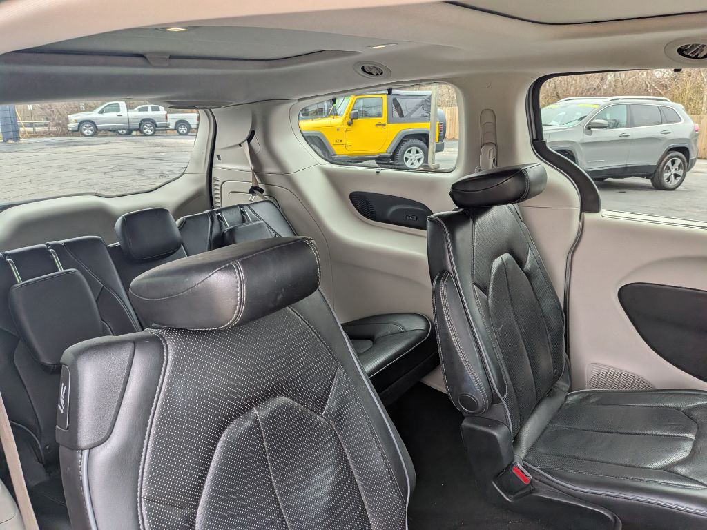 2017 Chrysler Pacifica Image 12