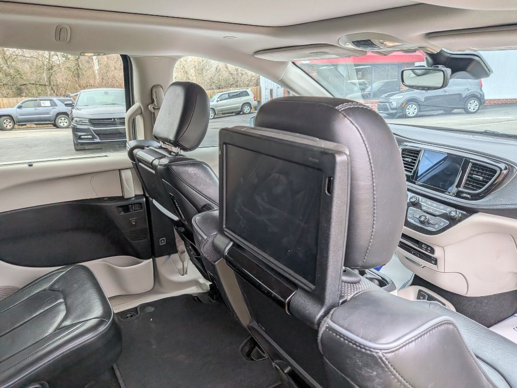 2017 Chrysler Pacifica Image 13