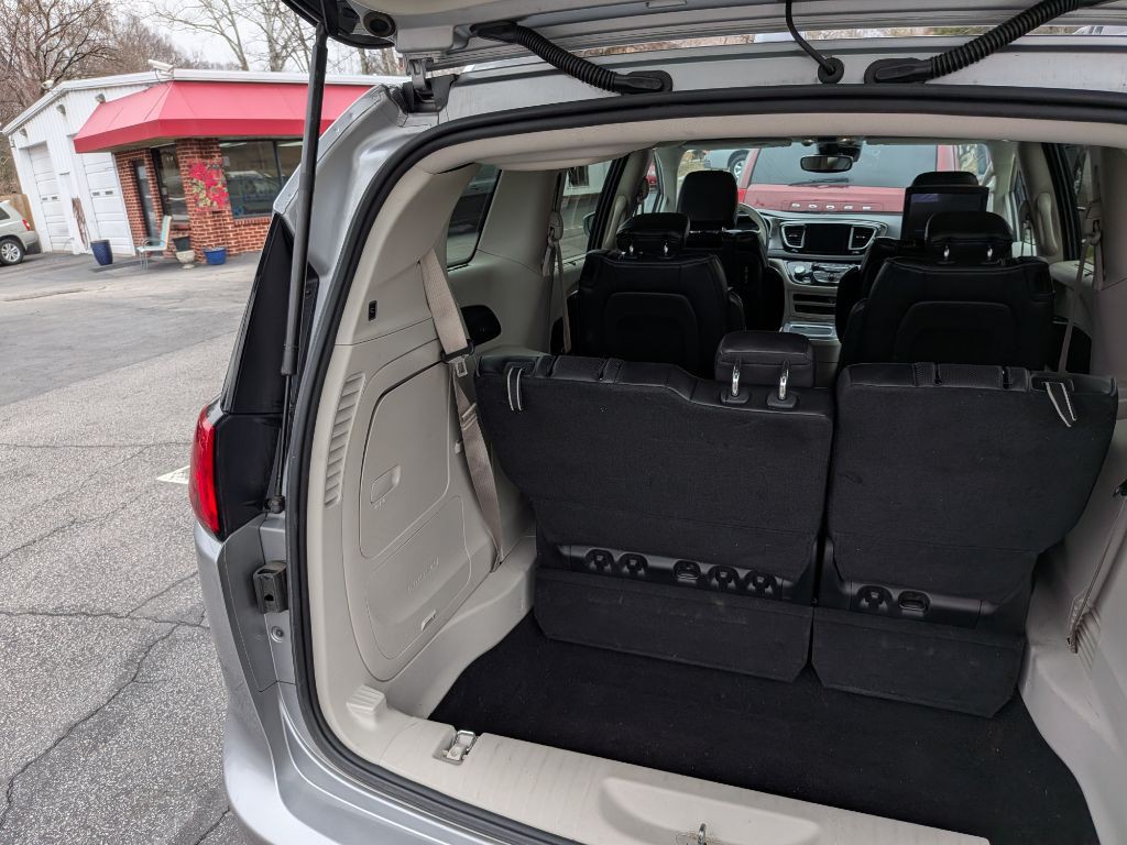 2017 Chrysler Pacifica Image 15