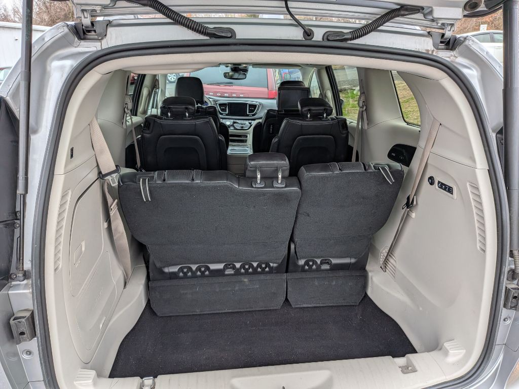 2017 Chrysler Pacifica Image 16