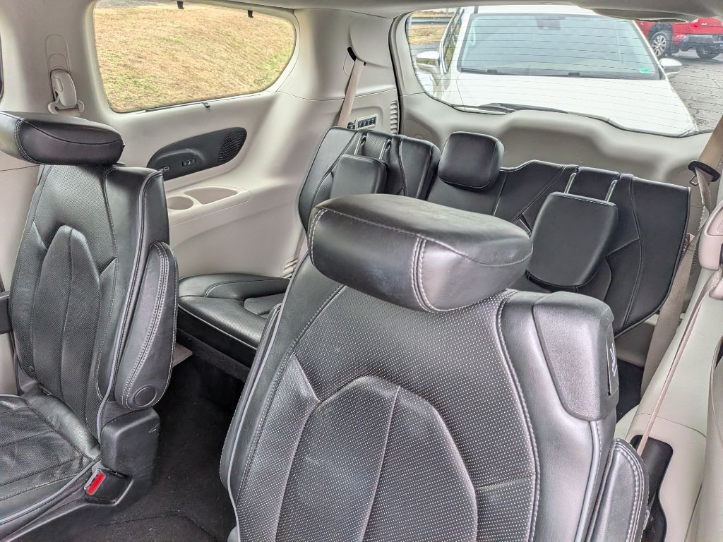 2017 Chrysler Pacifica Image 18