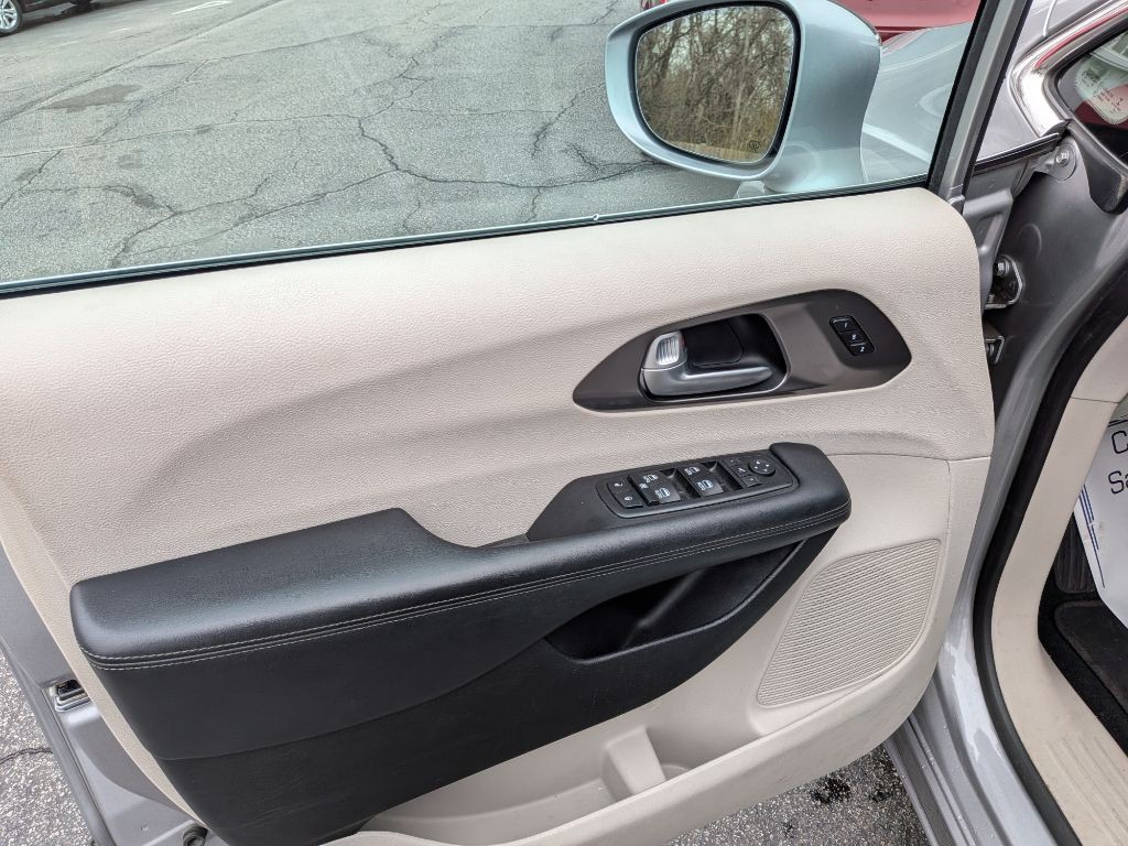 2017 Chrysler Pacifica Image 19