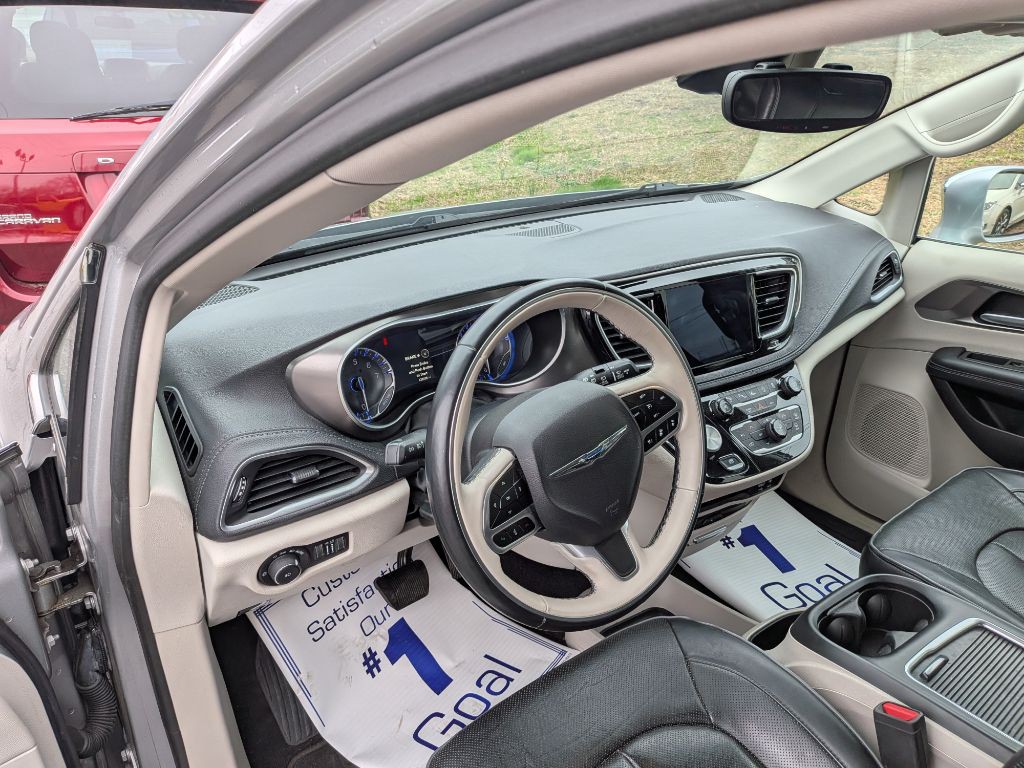 2017 Chrysler Pacifica Image 20