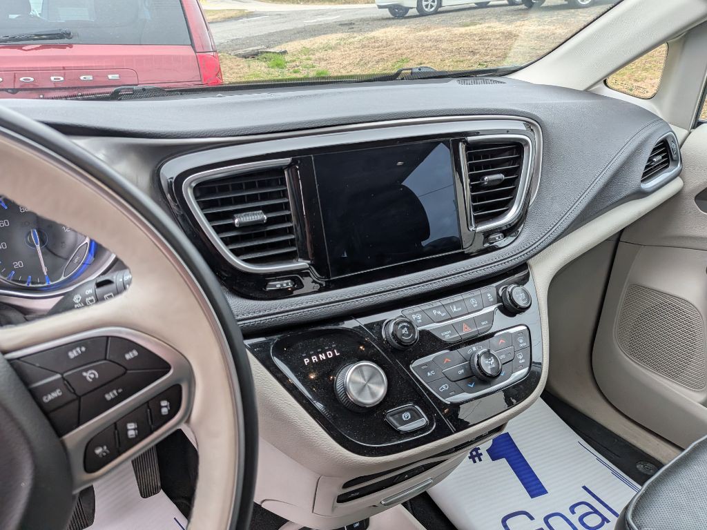 2017 Chrysler Pacifica Image 22