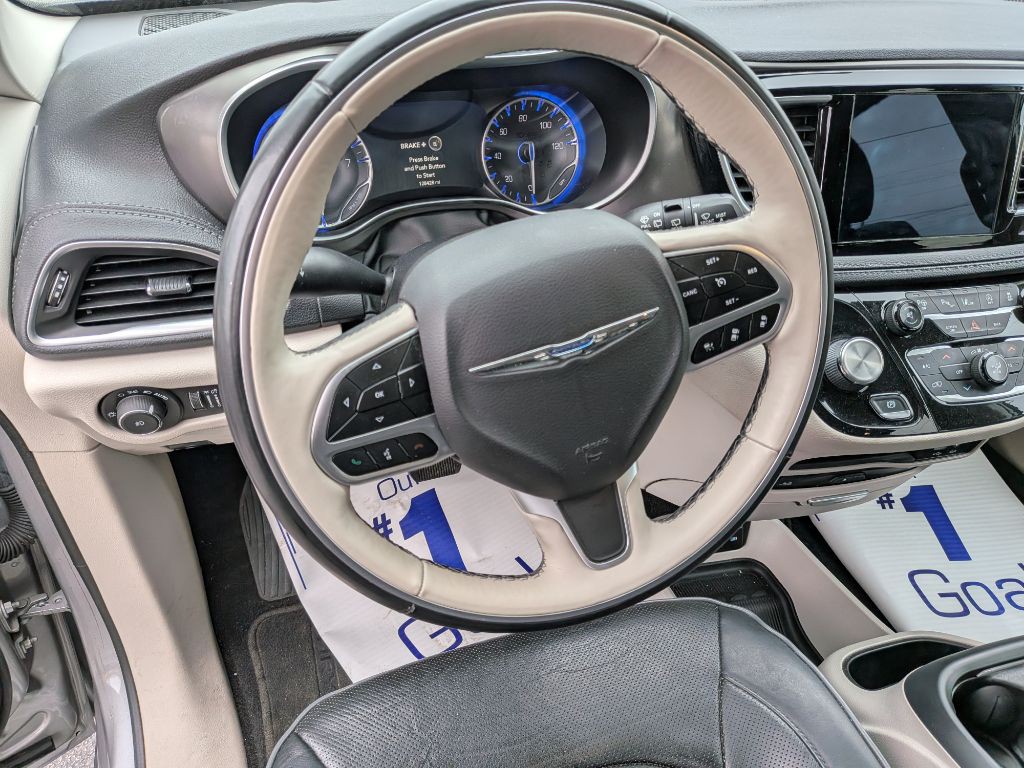 2017 Chrysler Pacifica Image 23