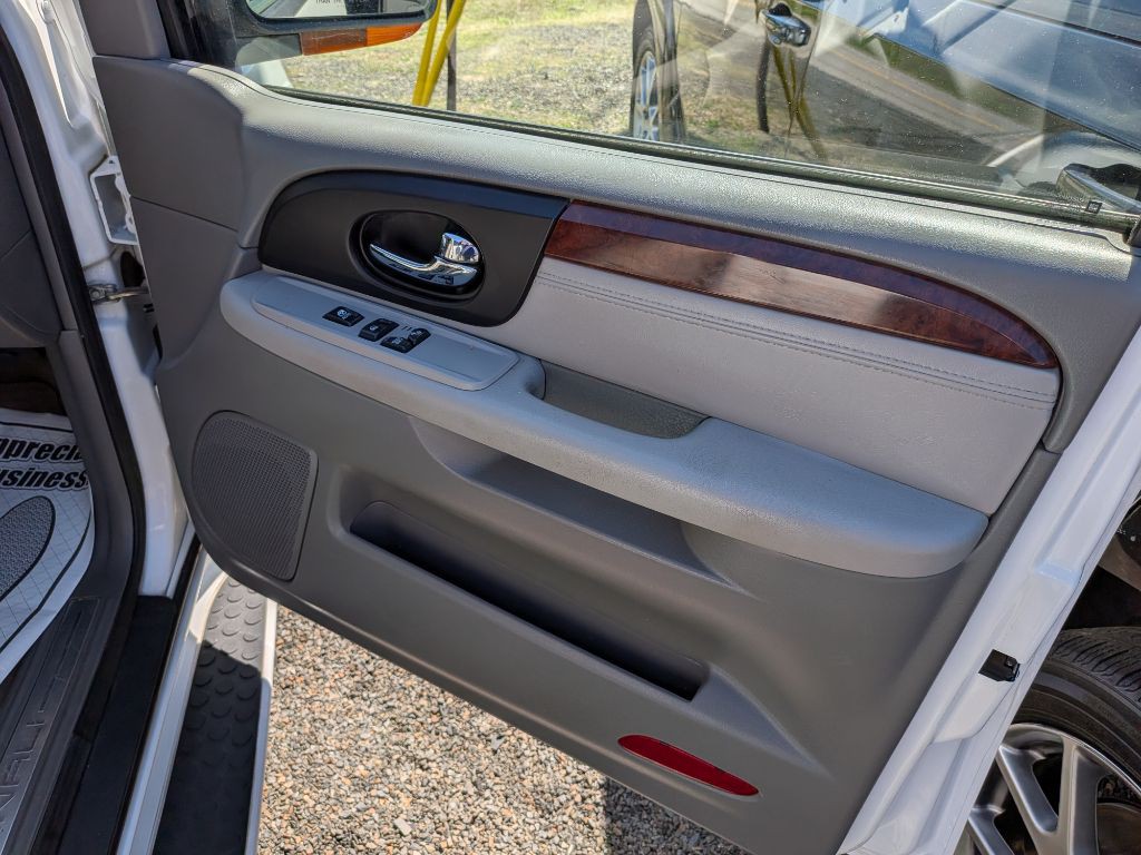 2005 GMC Envoy Image 8