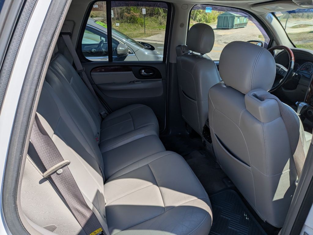 2005 GMC Envoy Image 10