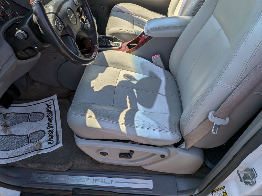 2005 GMC Envoy Image 16