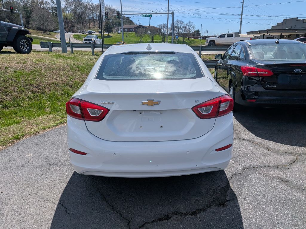 2019 Chevrolet Cruze Image 3