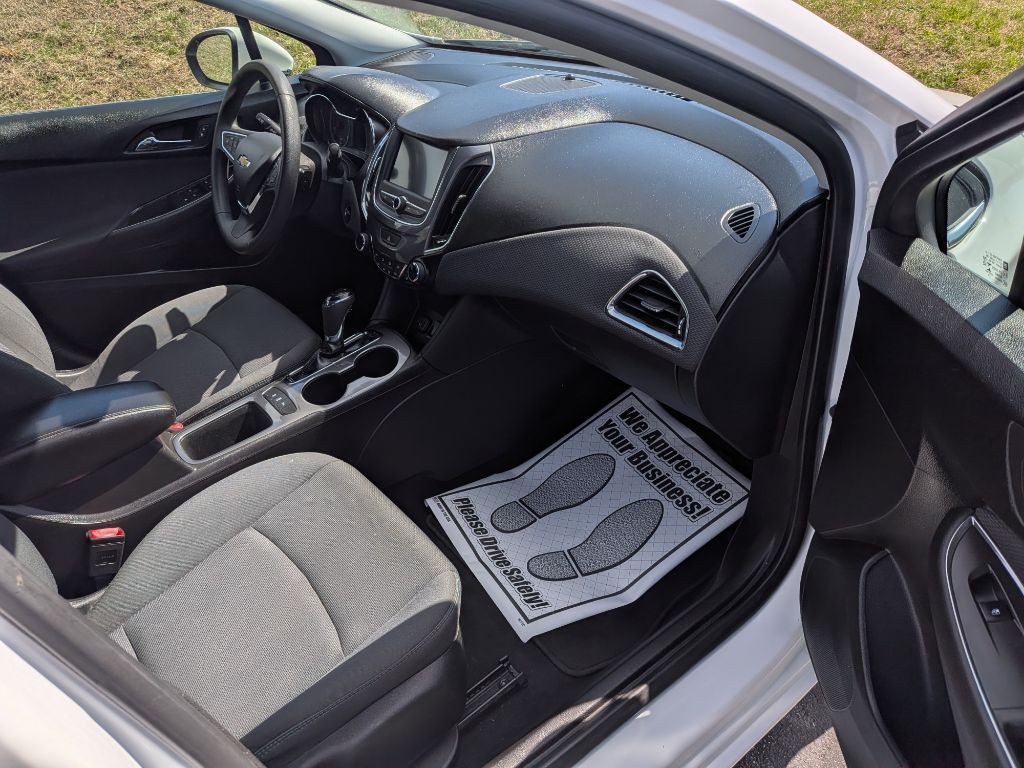 2019 Chevrolet Cruze Image 7
