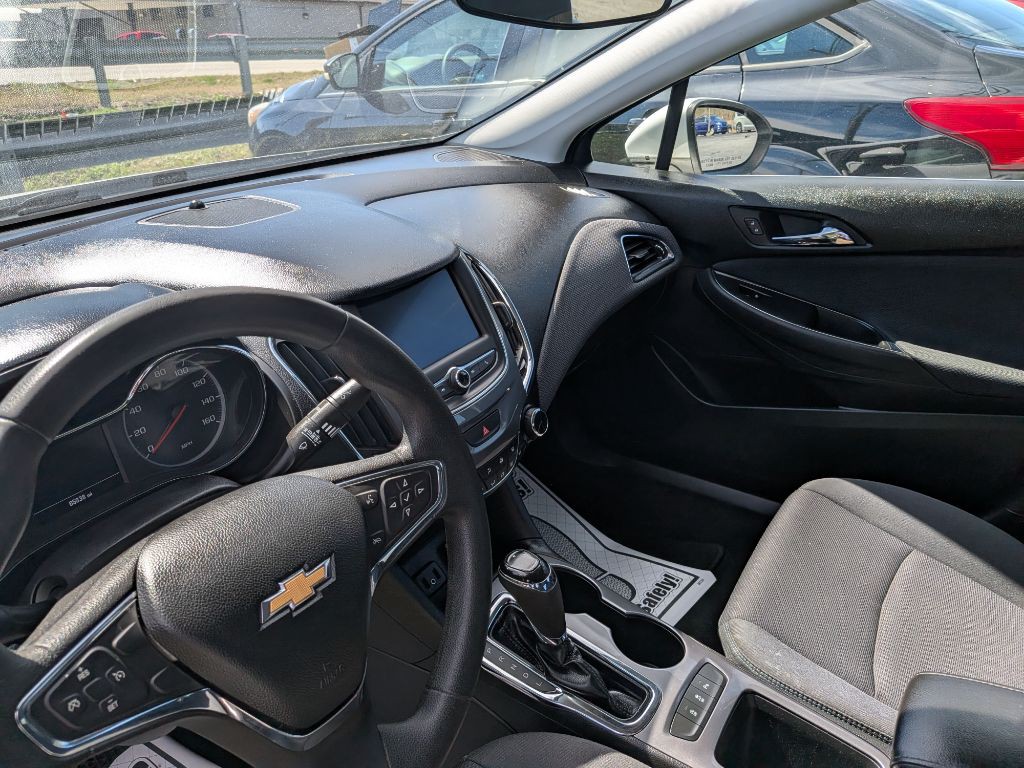 2019 Chevrolet Cruze Image 13