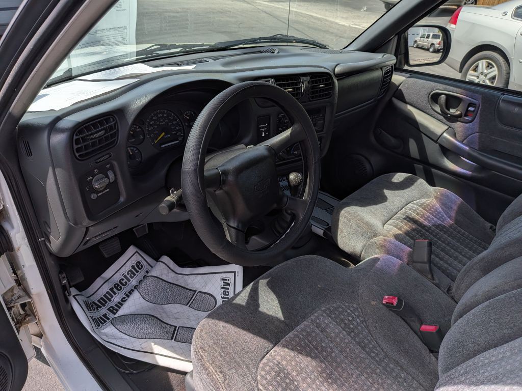 1999 Chevrolet S10 Image 9