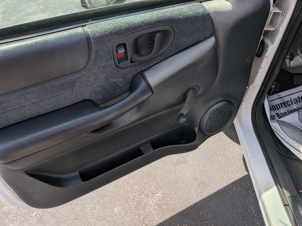 1999 Chevrolet S10 Image 10