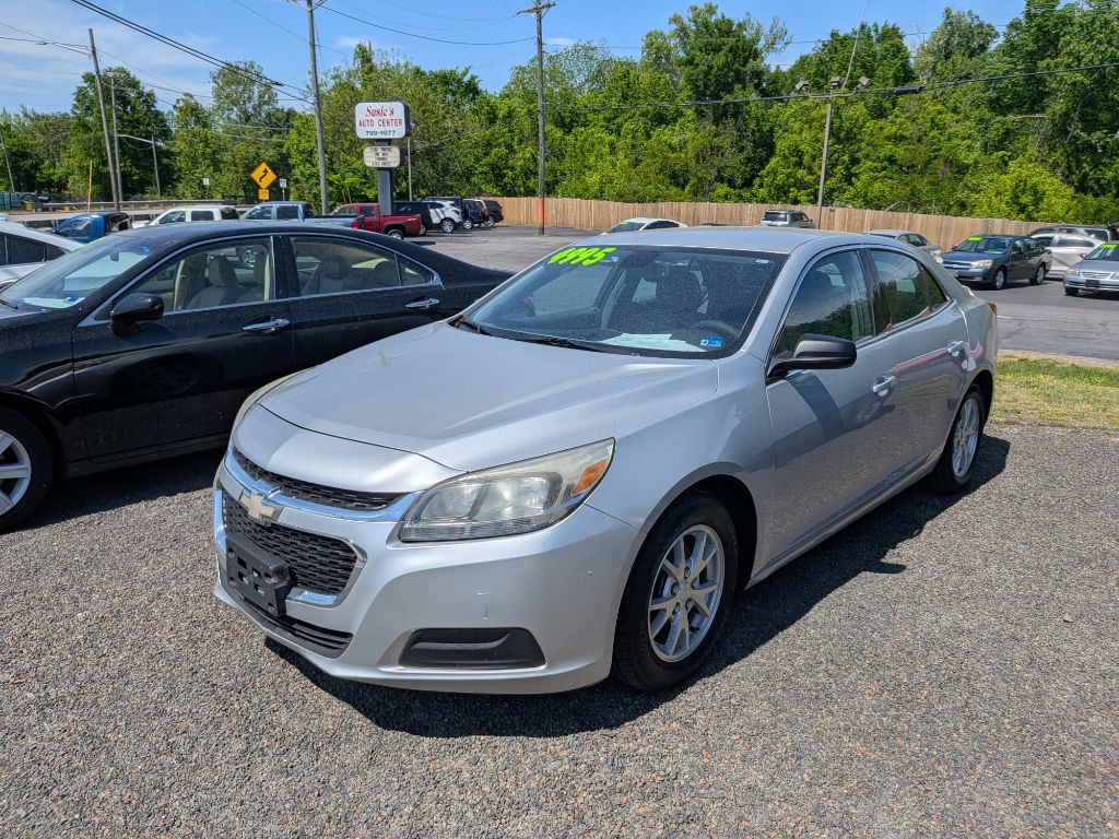 2014 Chevrolet Malibu Image 2