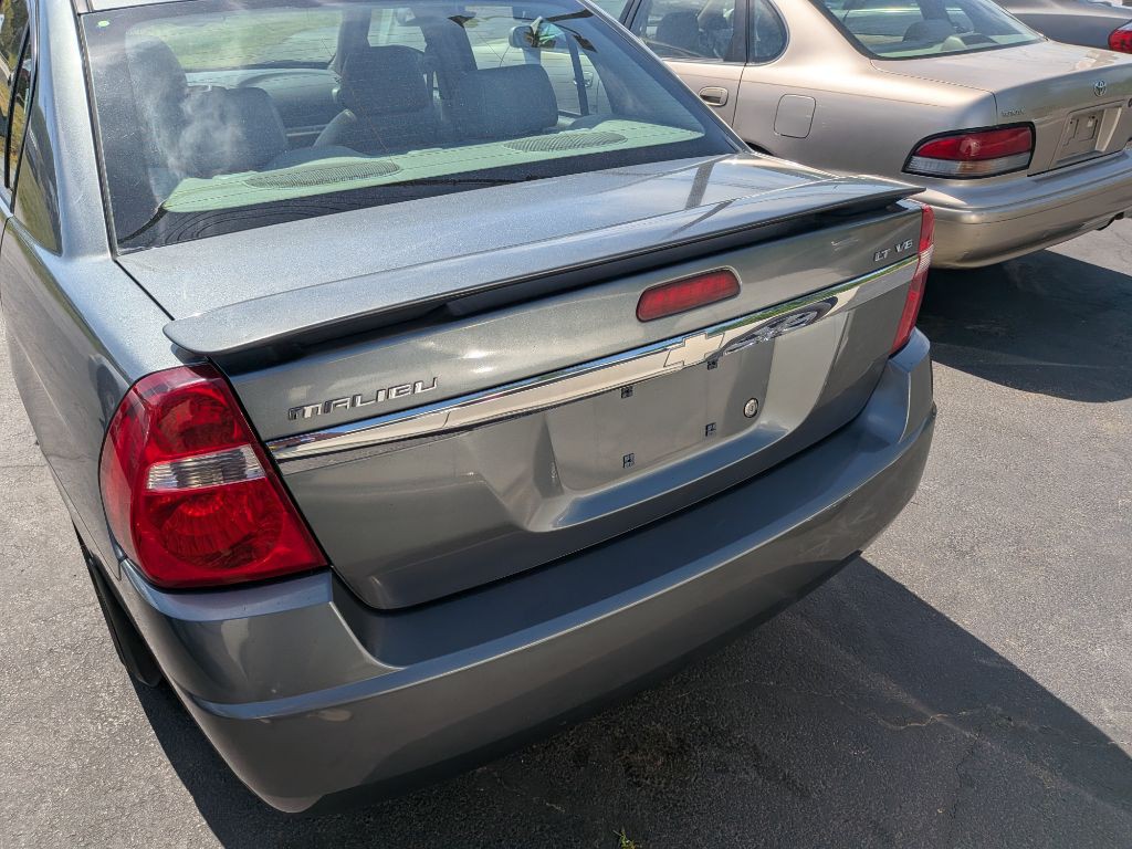2004 Chevrolet Malibu Image 2