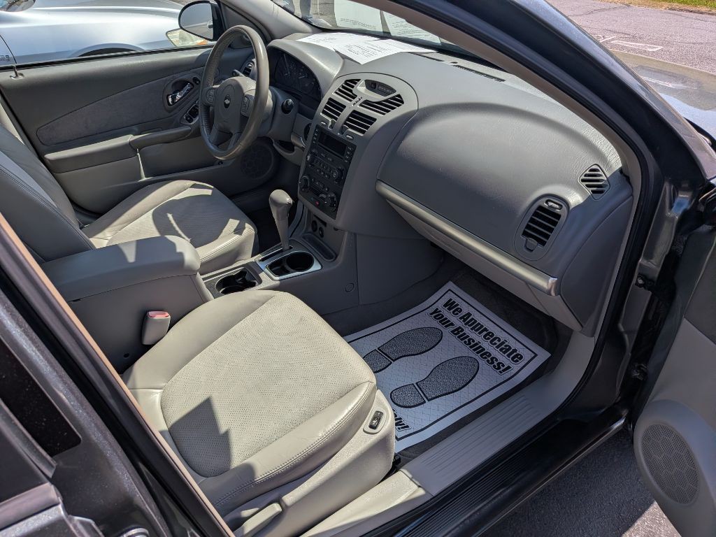 2004 Chevrolet Malibu Image 11