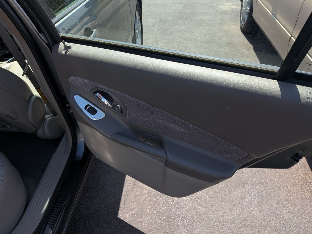 2004 Chevrolet Malibu Image 12