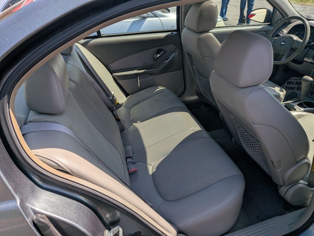 2004 Chevrolet Malibu Image 13