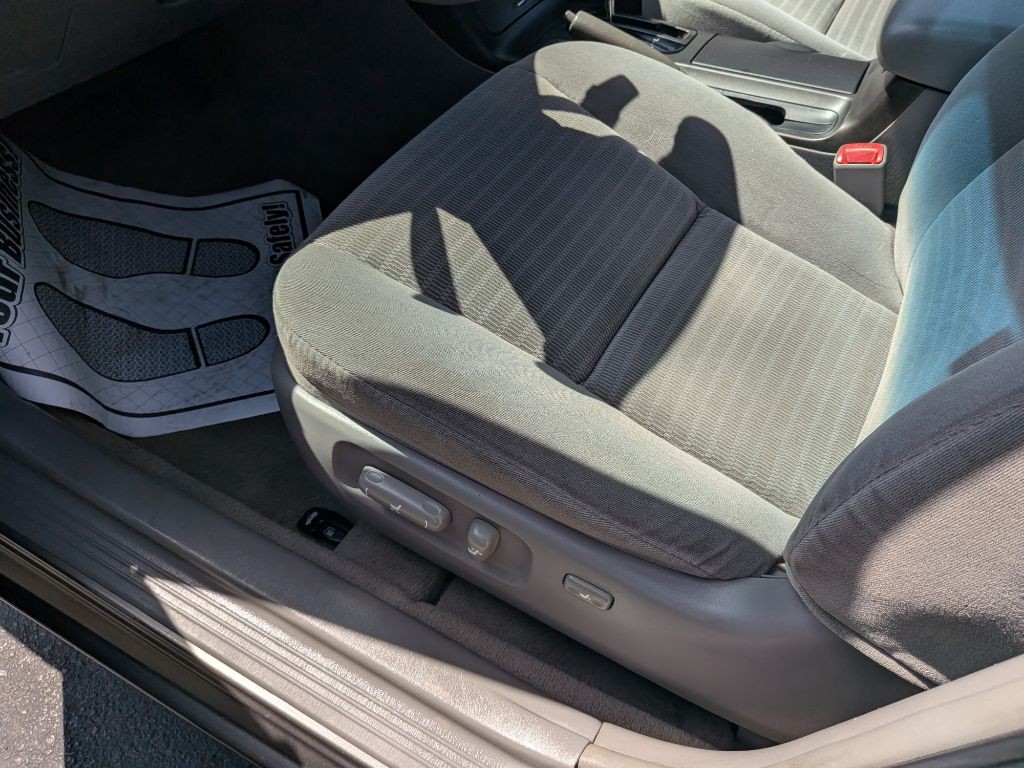2005 Toyota Camry Image 16