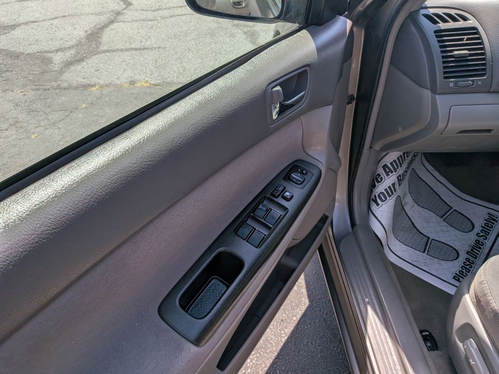 2005 Toyota Camry Image 17
