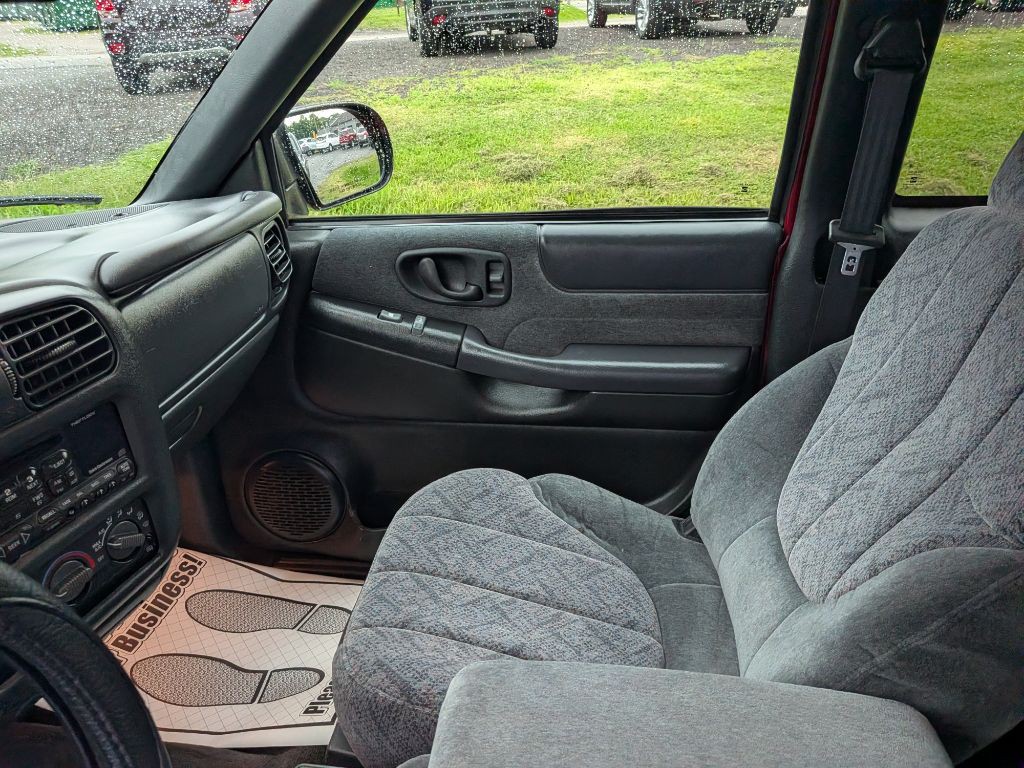 2000 GMC Sonoma Image 11